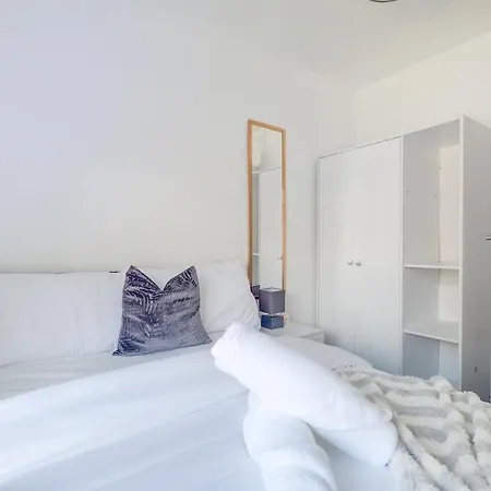Holiday home Comfy Home-vimy Road
