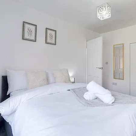 Holiday home Comfy Home-vimy Road *